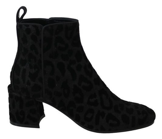 Botas cortas elegantes con estampado de leopardo en color negro de Dolce & Gabbana