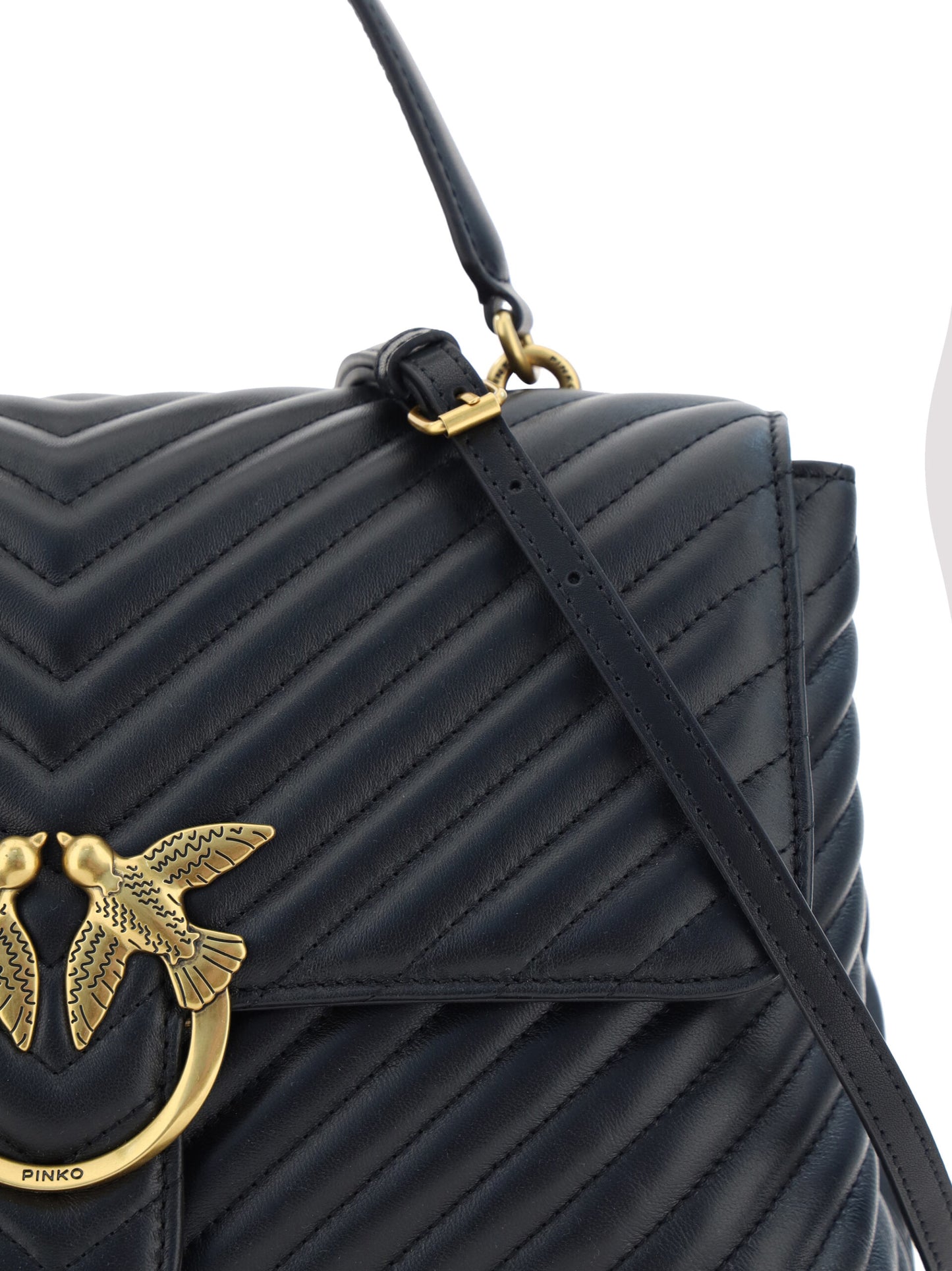 Elegante bolso de mano de piel de becerro negro