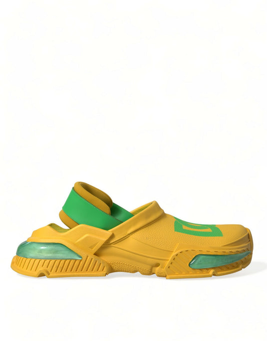 Zuecos de goma elegantes de Dolce & Gabbana en colores llamativos