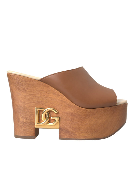 Zapatos tipo mulas con cuña y tacón de madera en piel marrón de Dolce & Gabbana
