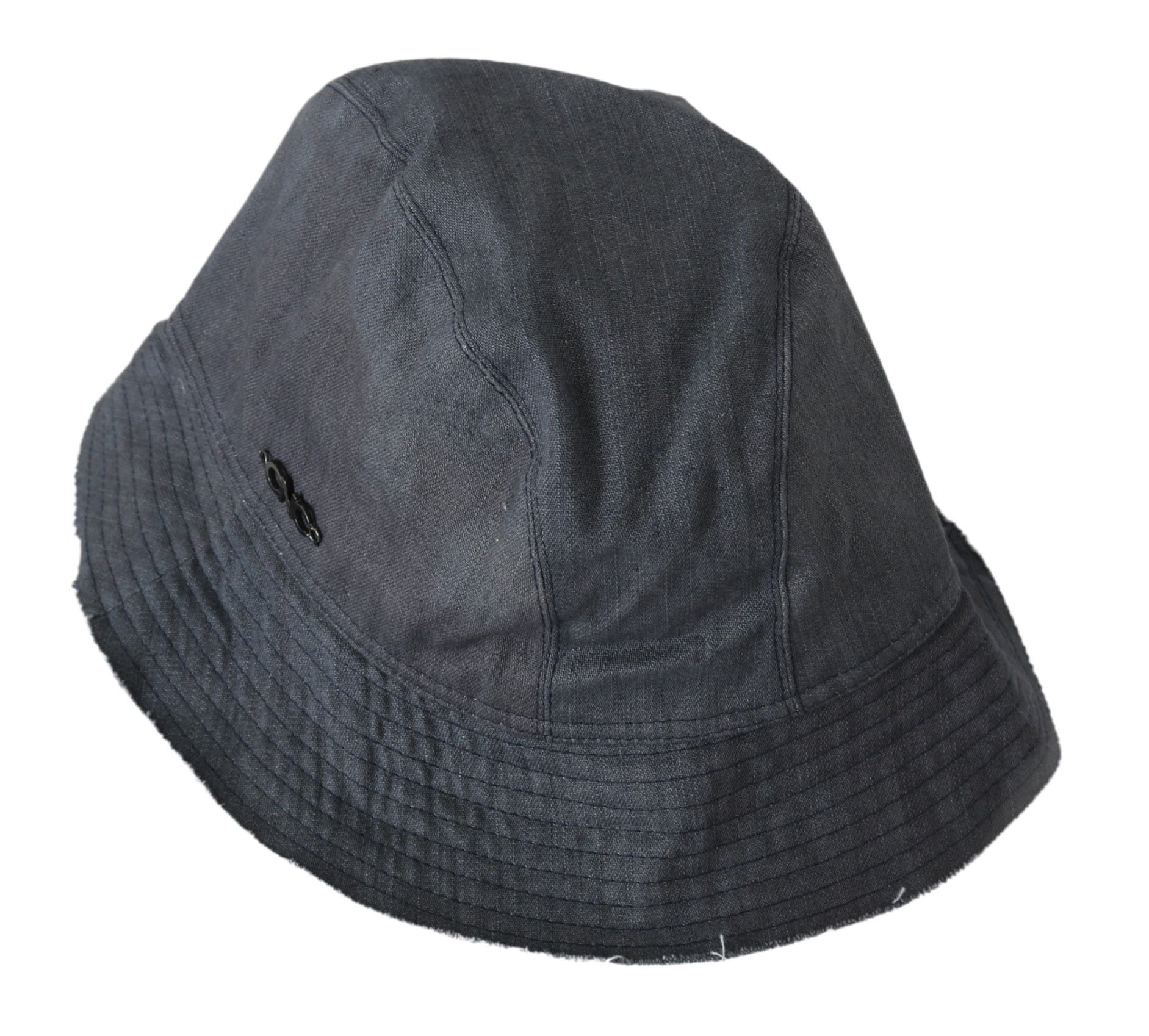 Sombrero de pescador negro elegante de Costume National: accesorio atemporal