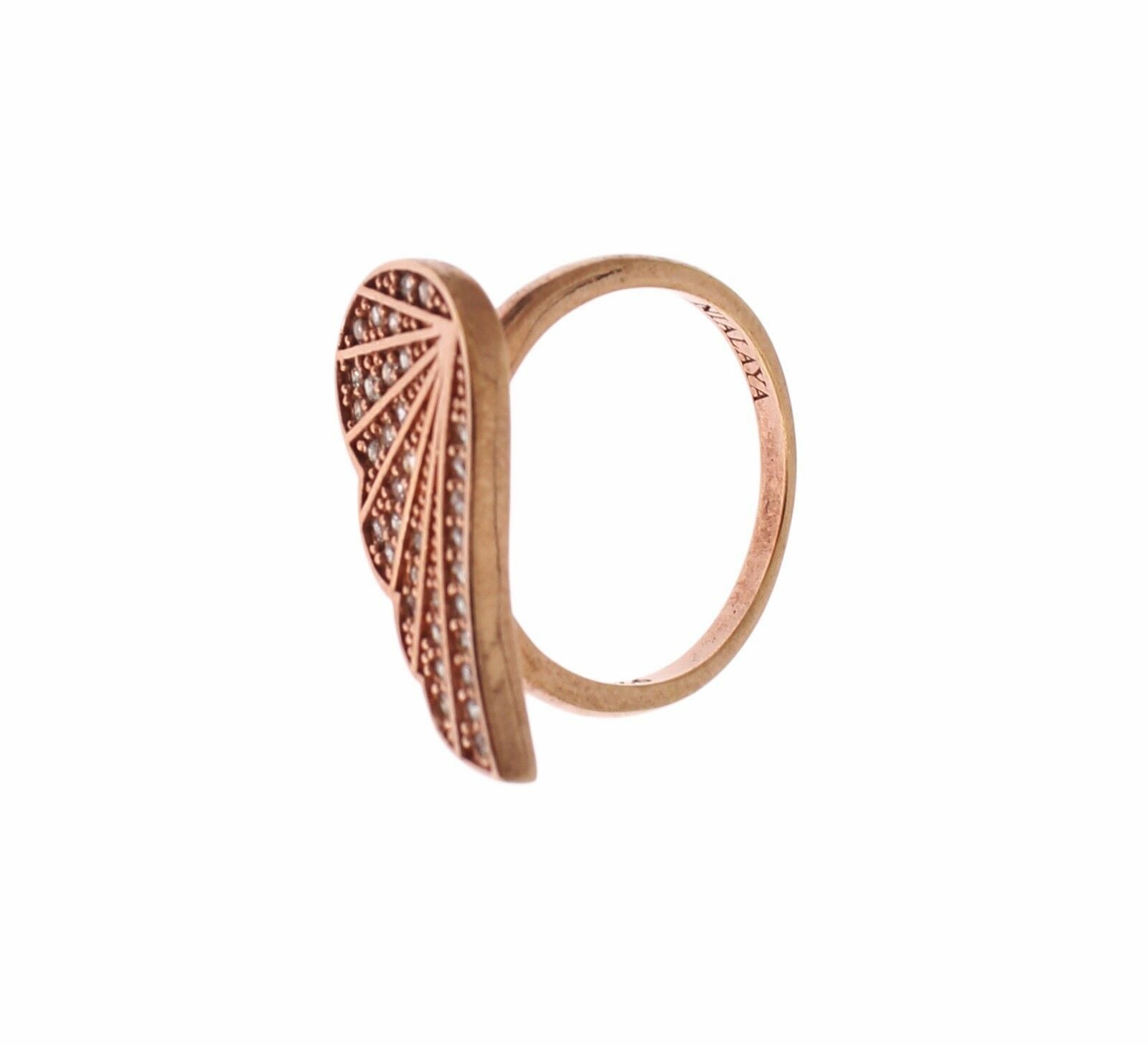 Anillo elegante Nialaya de oro rosa con cristales de circonita cúbica