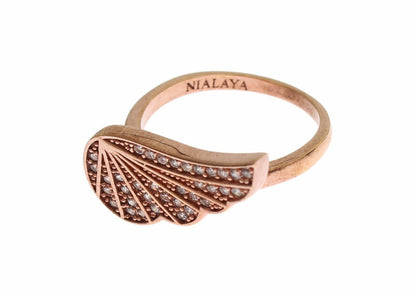 Anillo elegante Nialaya de oro rosa con cristales de circonita cúbica