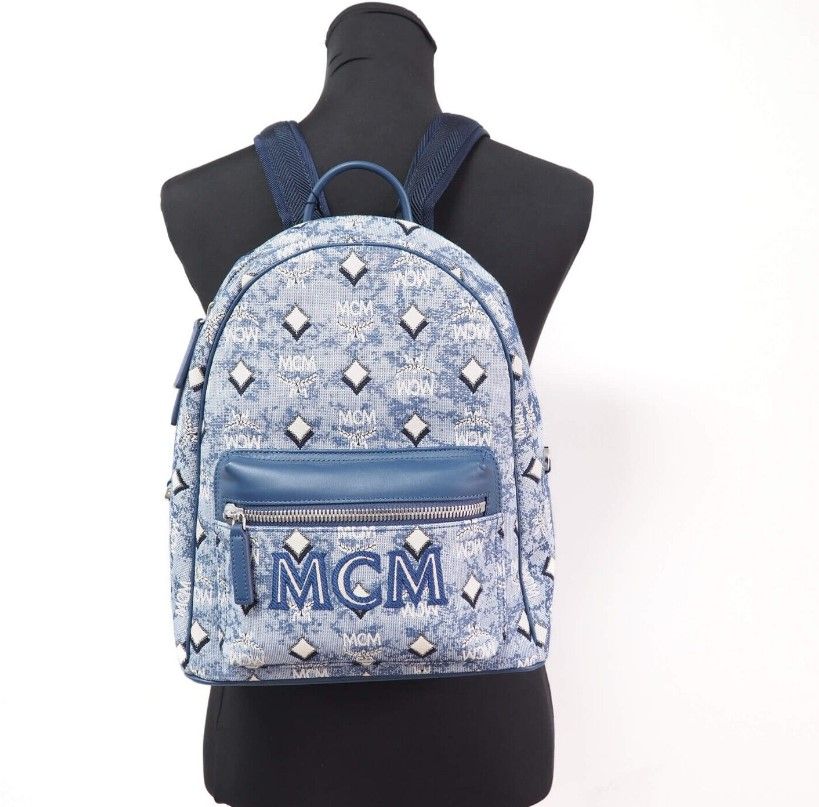 Mochila pequeña de tela con logotipo de monograma en jacquard vintage azul Stark de MCM