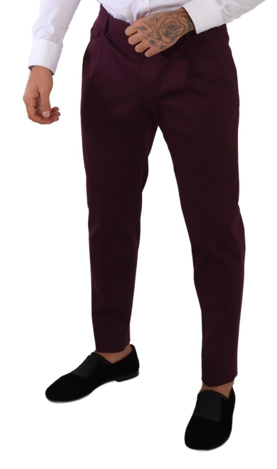 Elegantes pantalones chinos morados de Dolce &amp; Gabbana para el hombre moderno