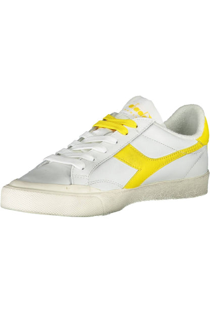 Elegantes zapatillas Diadora blancas con cordones