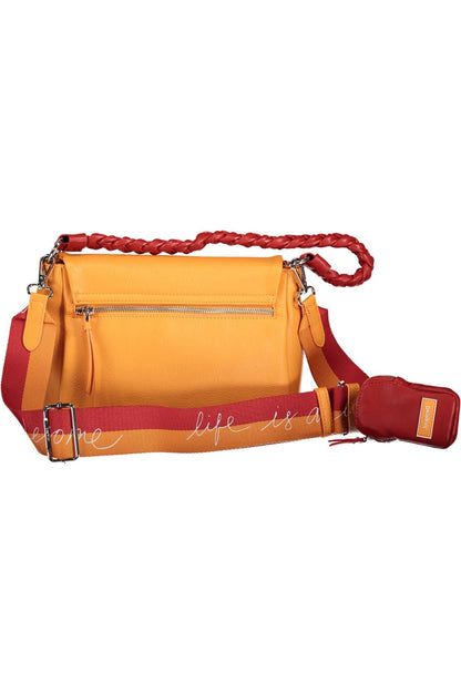 Elegante bolso de hombro naranja con detalles en contraste