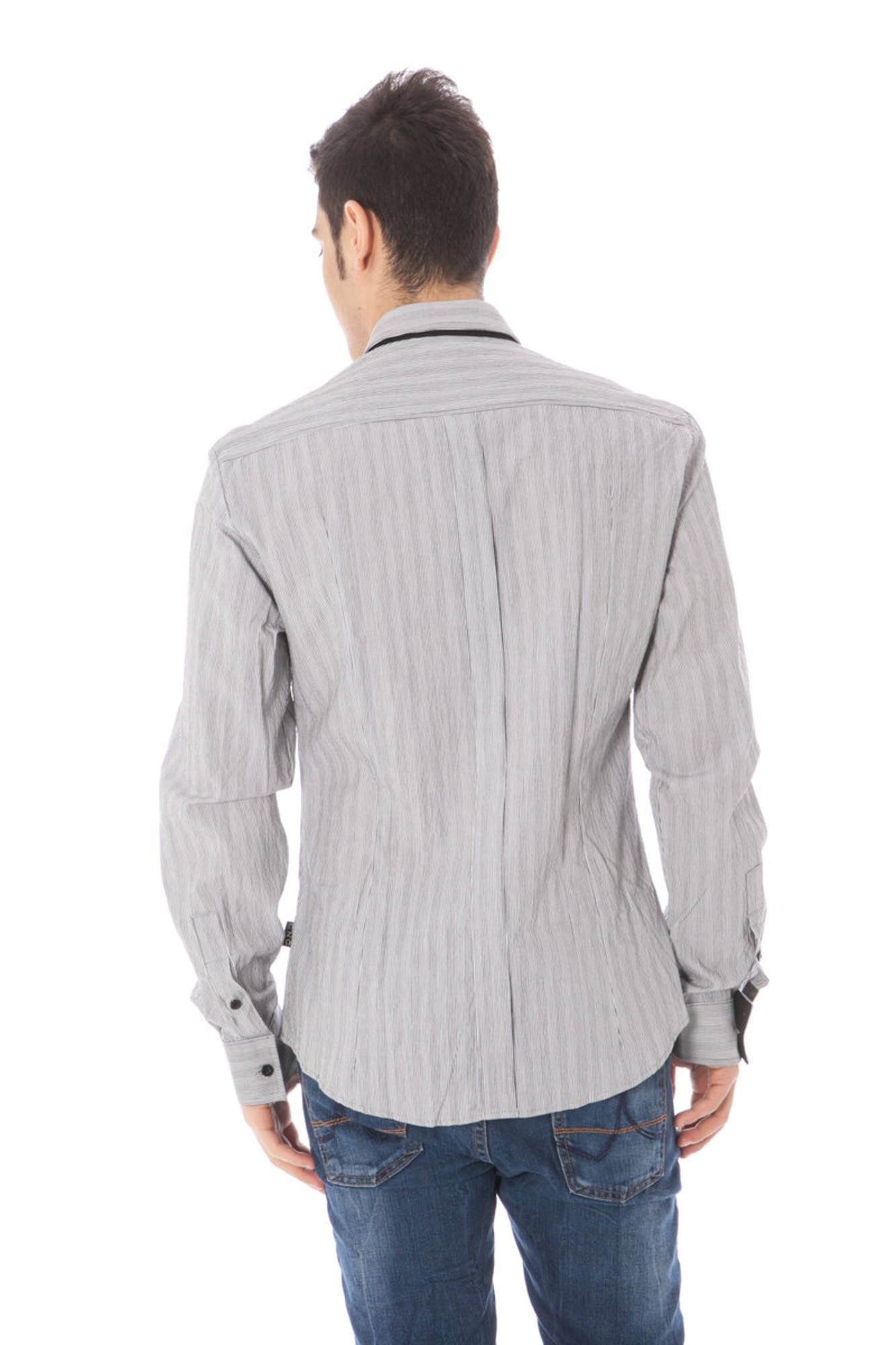 Traje nacional elegante camisa blanca con cuello italiano