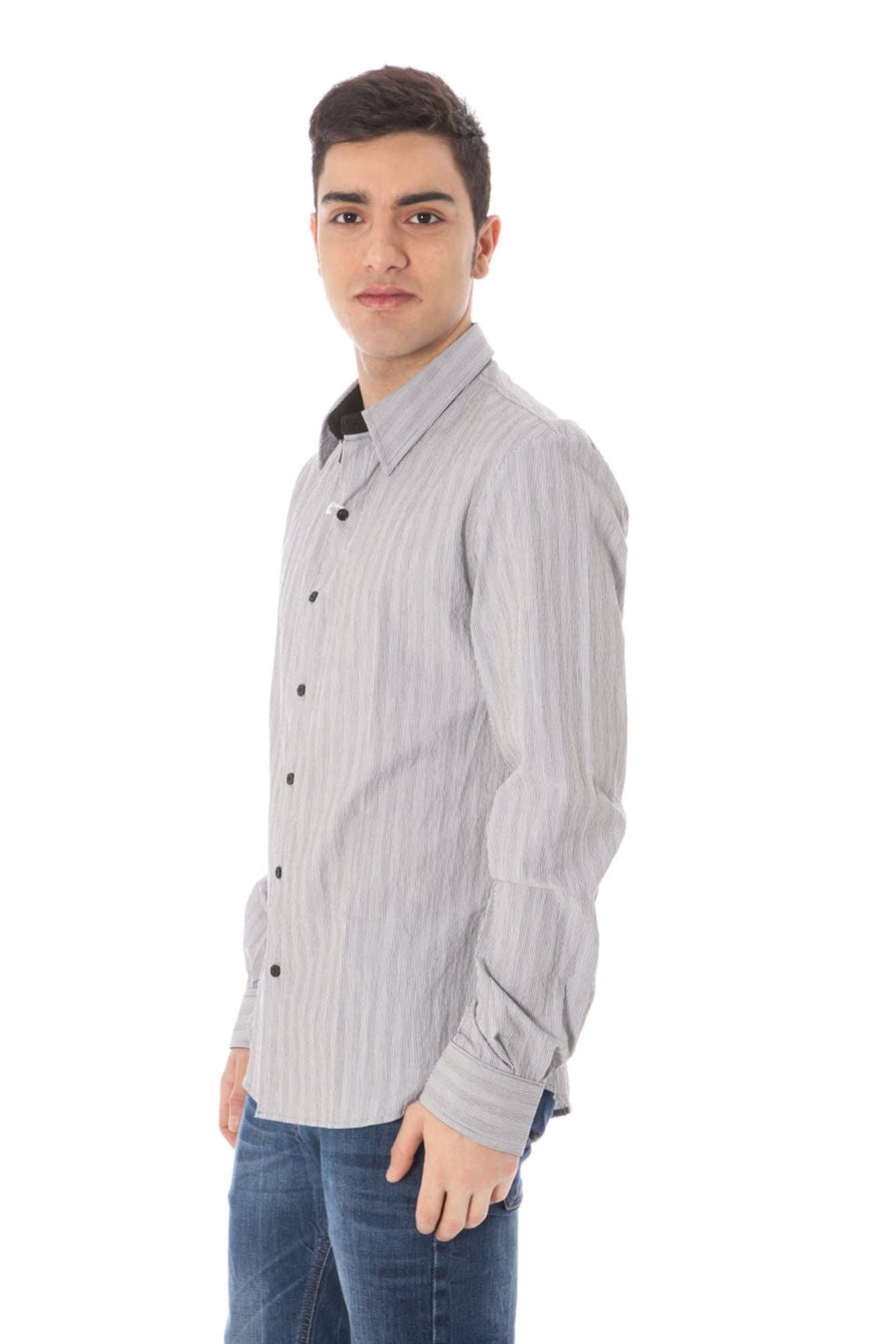 Traje nacional elegante camisa blanca con cuello italiano