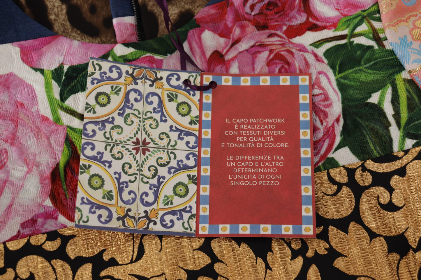 Vestido minivestido con diseño de patchwork de Dolce &amp; Gabbana: elegancia multicolor