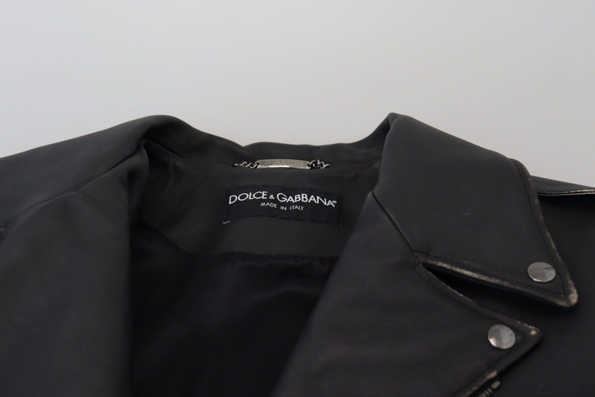 Elegante chaqueta motera de cuero negra de Dolce &amp; Gabbana