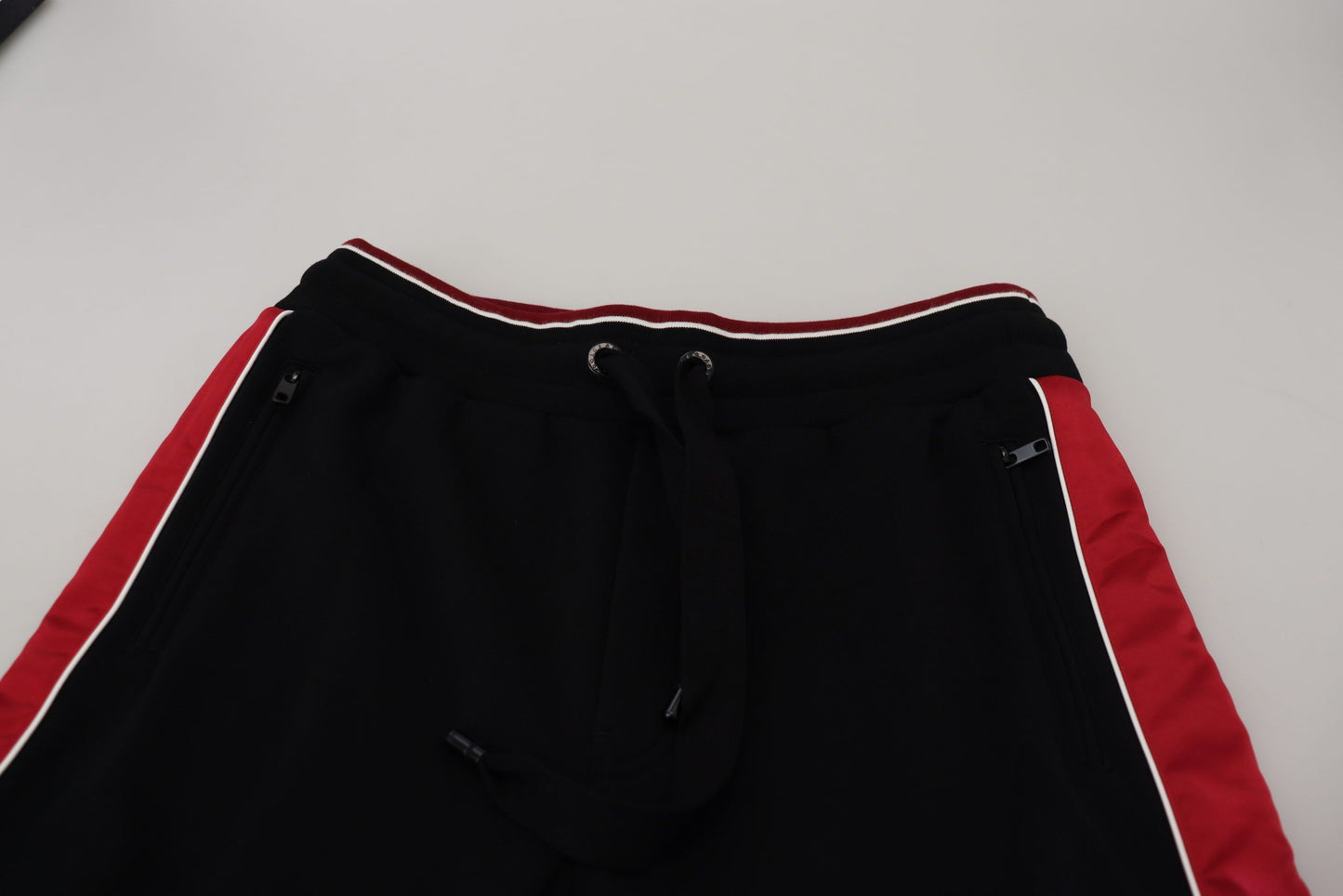 Pantalones deportivos elegantes negros con detalle rojo de Dolce &amp; Gabbana