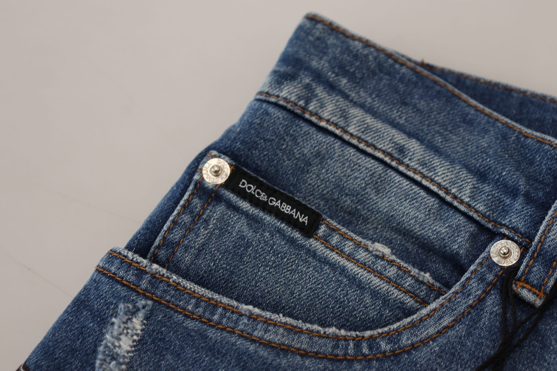 Pantalones cortos de mezclilla ajustados y elegantes de Dolce &amp; Gabbana
