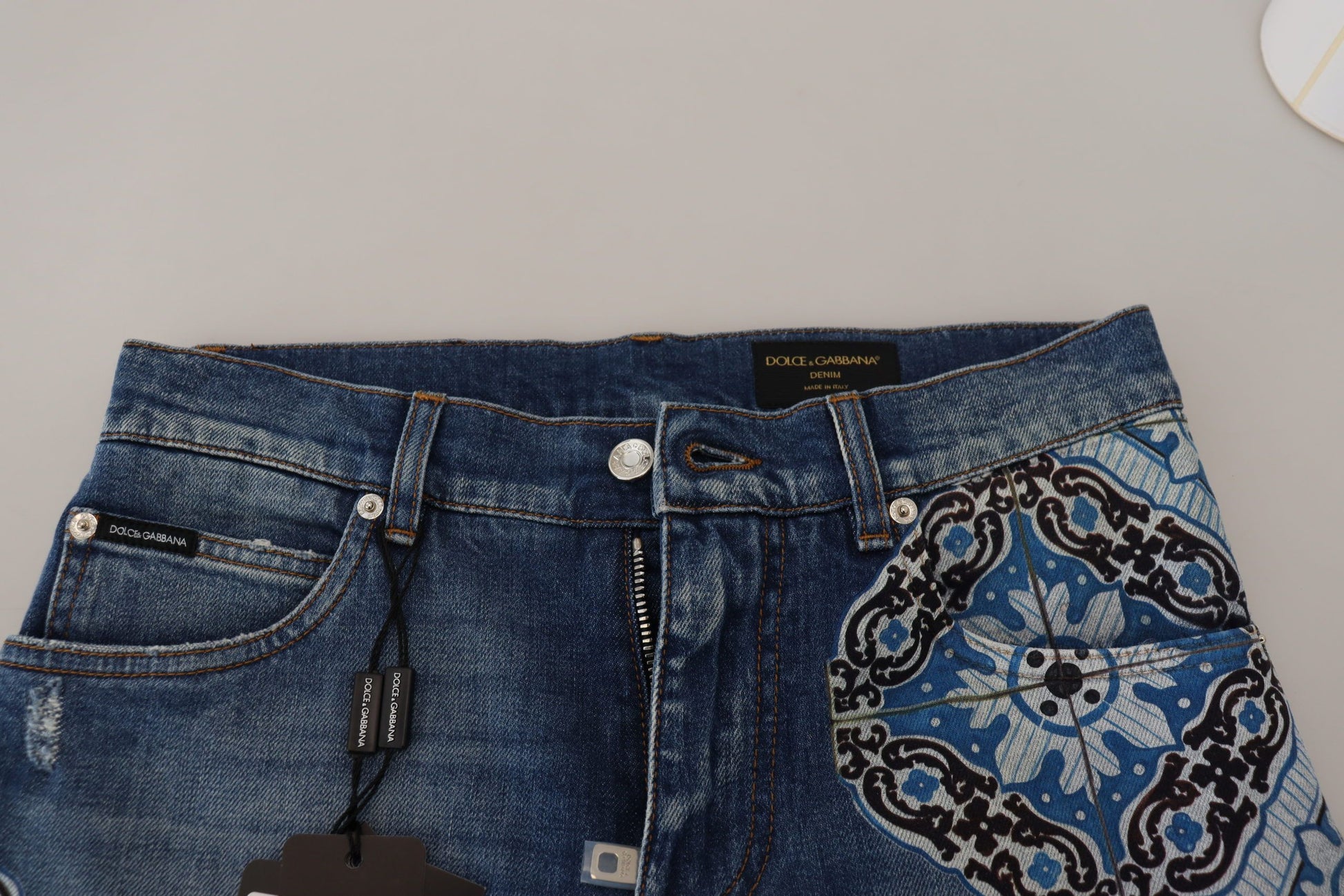 Pantalones cortos de mezclilla ajustados y elegantes de Dolce &amp; Gabbana