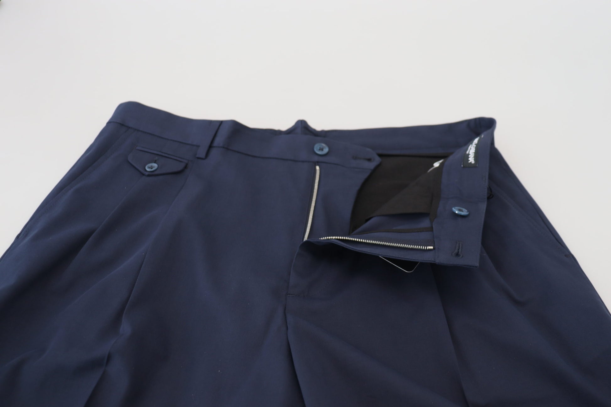 Elegantes pantalones cortos chinos azules de Dolce &amp; Gabbana