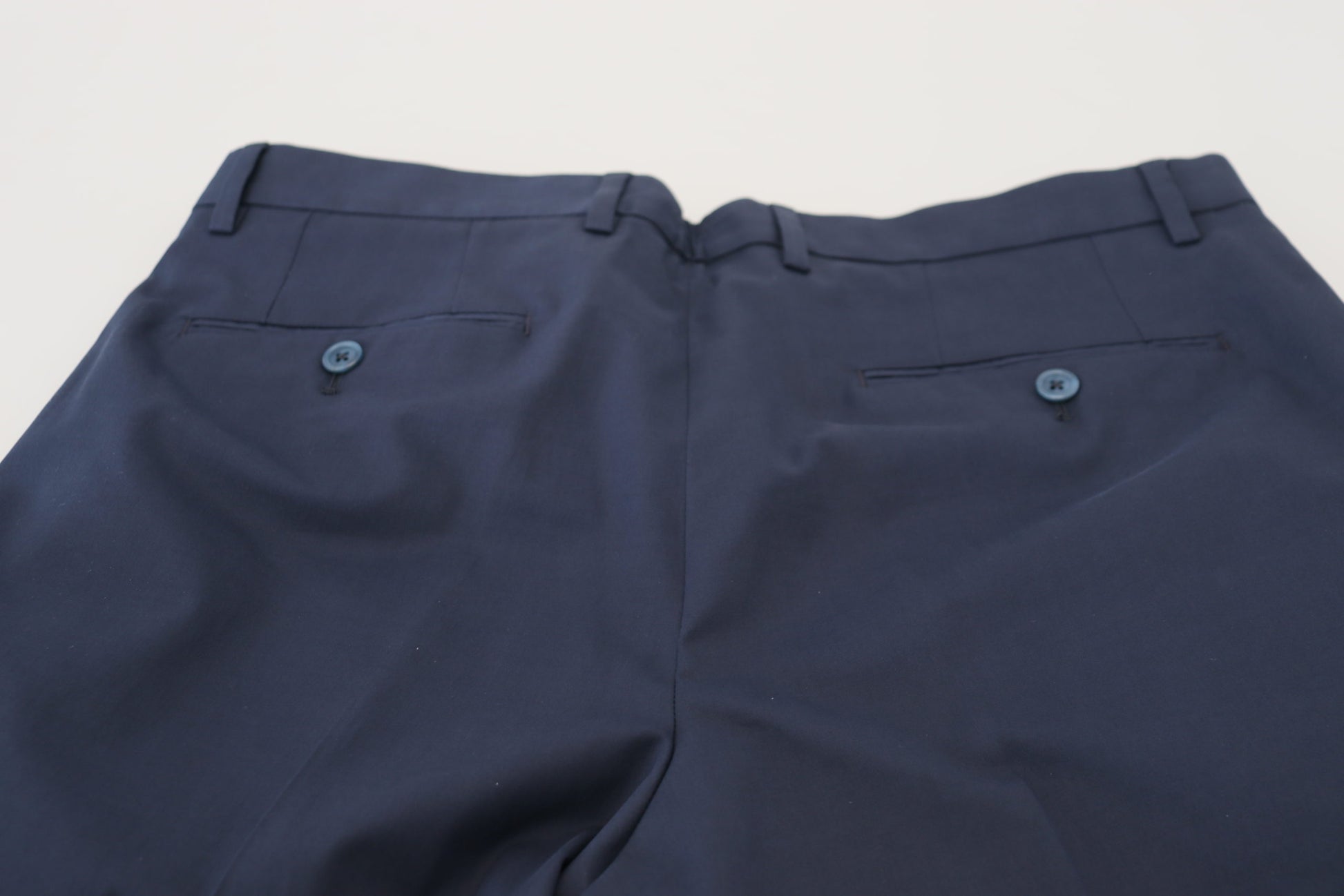 Elegantes pantalones cortos chinos azules de Dolce &amp; Gabbana