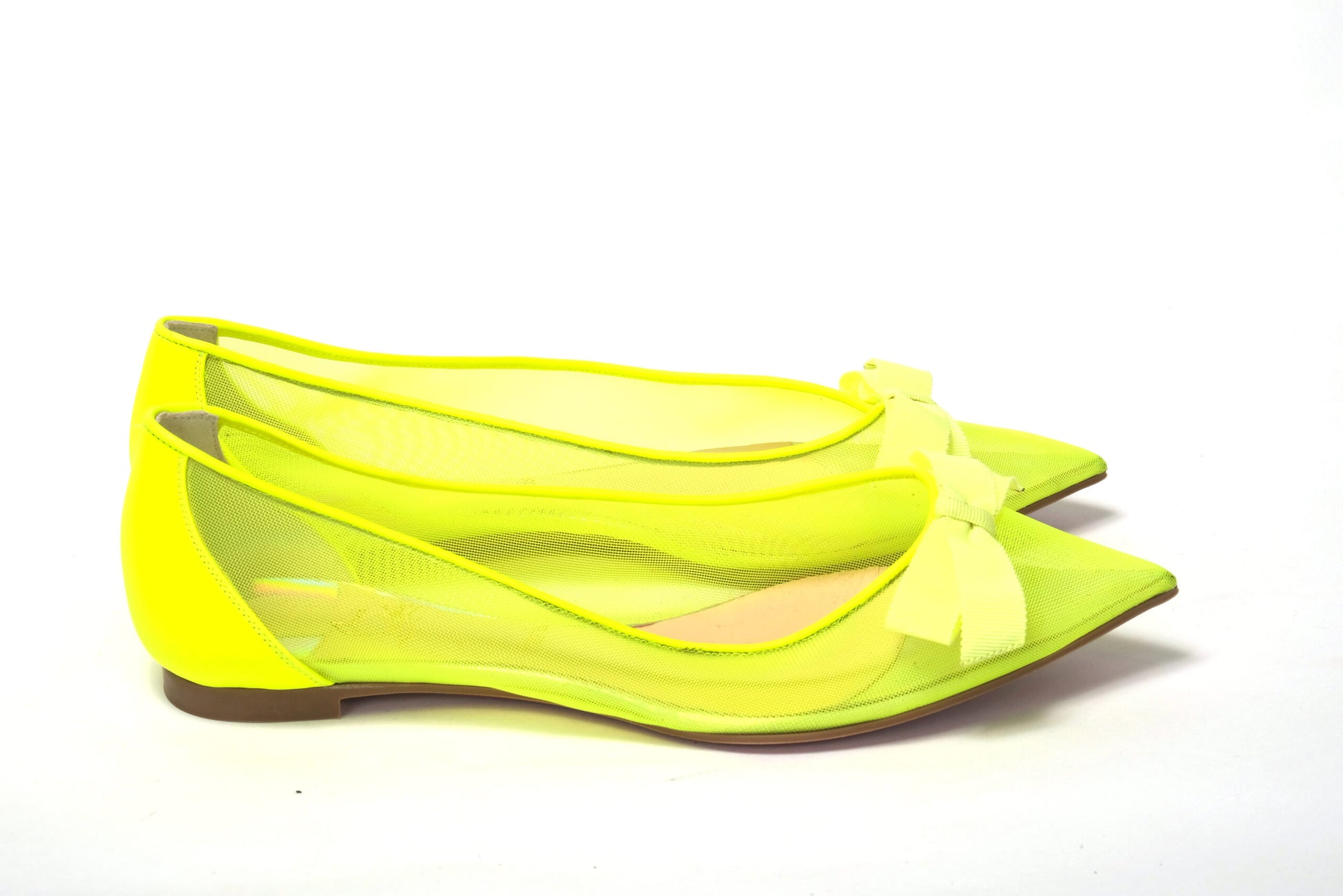 Zapato de punta plana amarillo fluorescente de Christian Louboutin