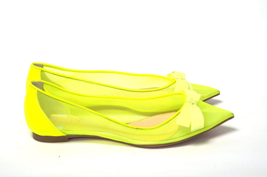 Zapato de punta plana amarillo fluorescente de Christian Louboutin