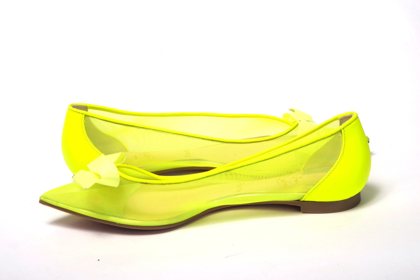 Zapato de punta plana amarillo fluorescente de Christian Louboutin