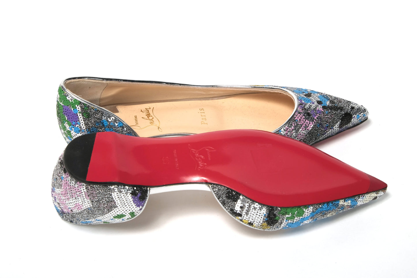 Zapato plano con punta en punta en plata y multicolor de Christian Louboutin