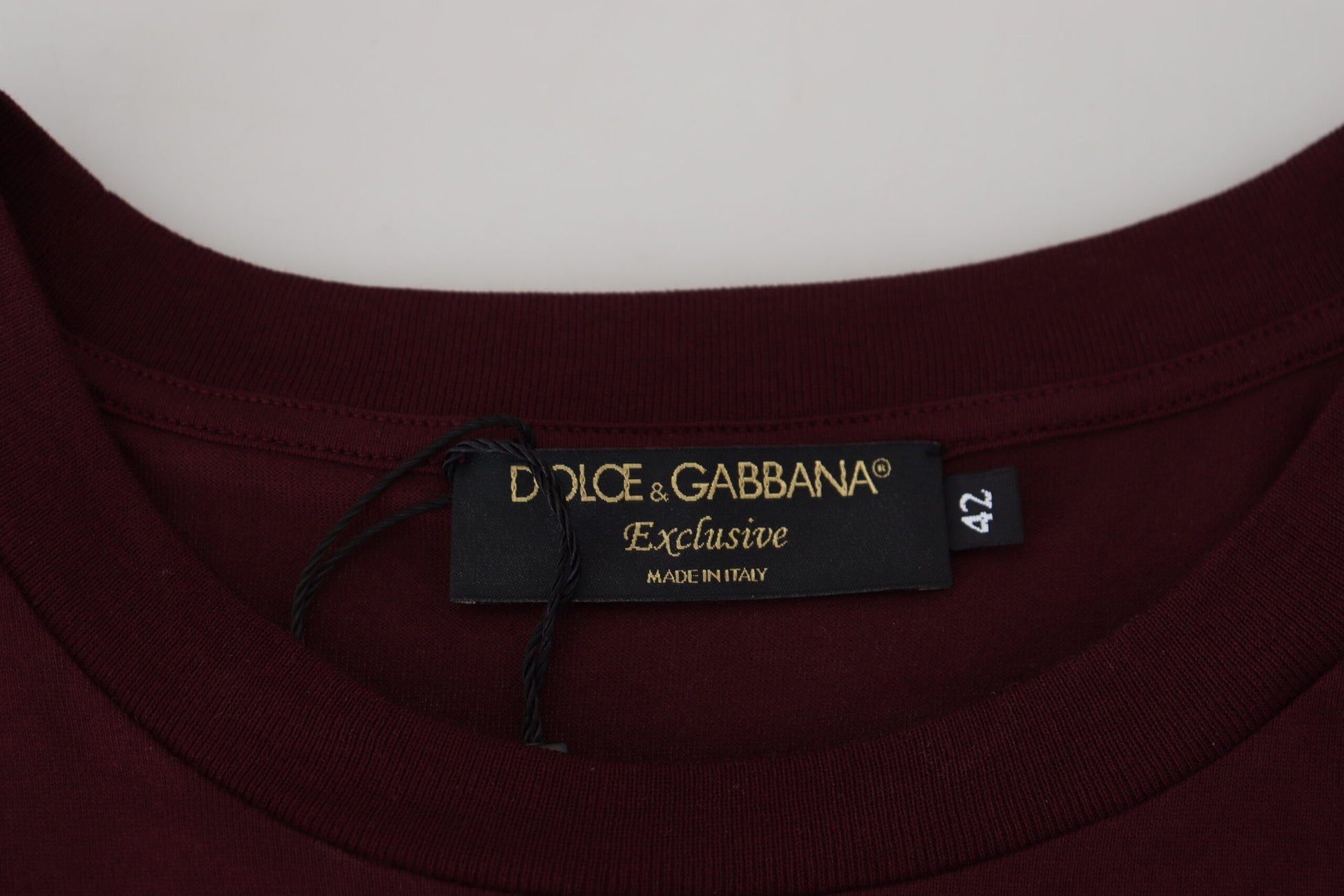 Camiseta elegante informal con cuello redondo en color granate de Dolce &amp; Gabbana