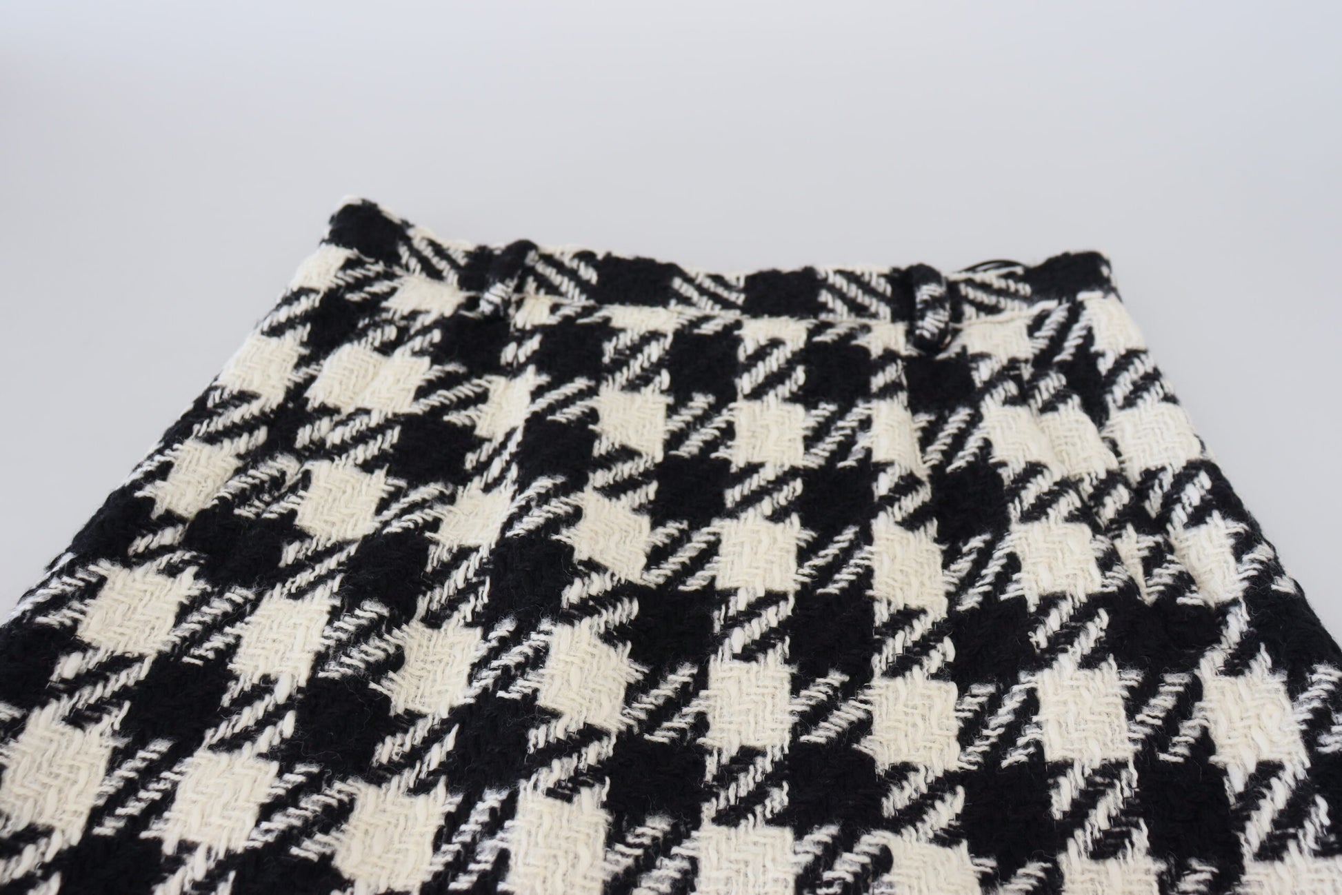 Falda elegante de talle alto y largo hasta la rodilla con estampado pata de gallo de Dolce &amp; Gabbana