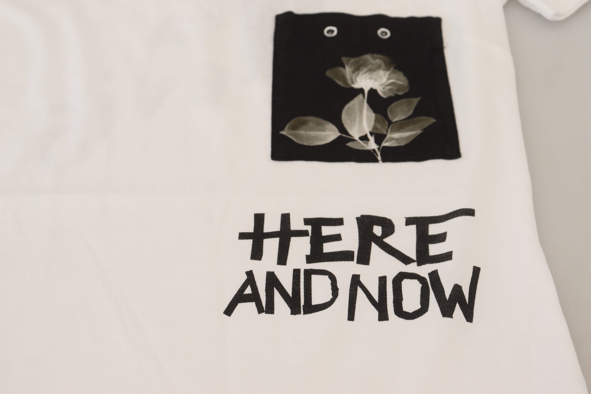 Camiseta de algodón monocromática elegante «Here and Now» de Dolce &amp; Gabbana