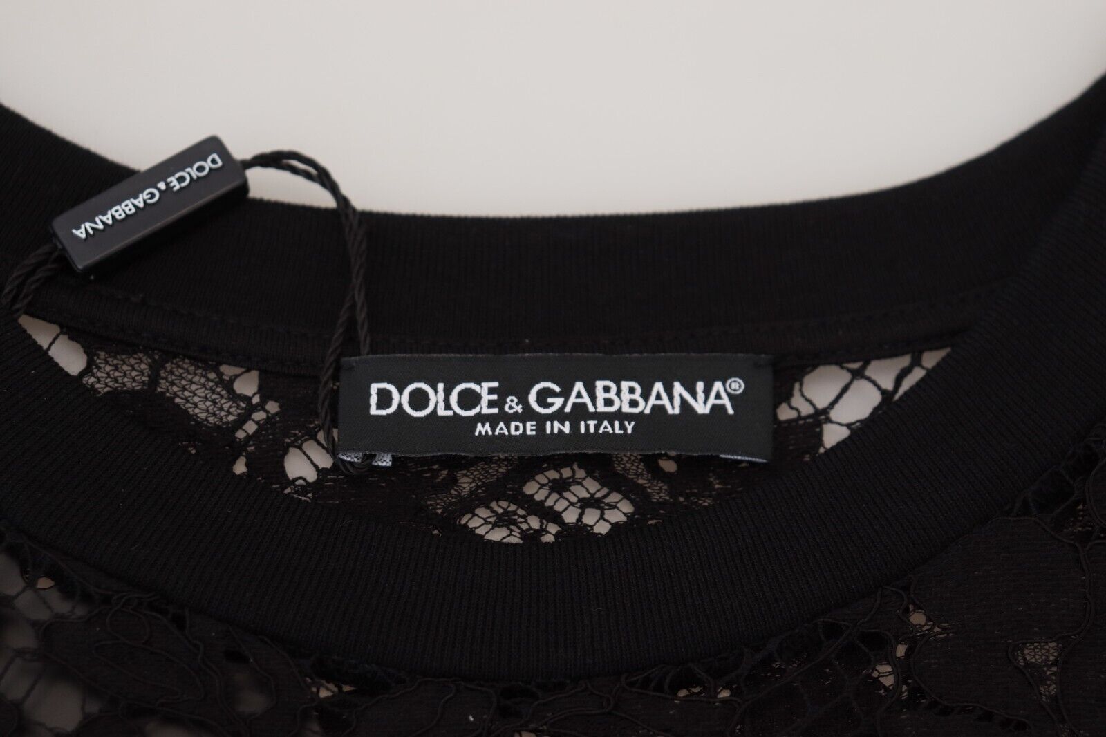 Vestido recto elegante de encaje floral negro de Dolce &amp; Gabbana