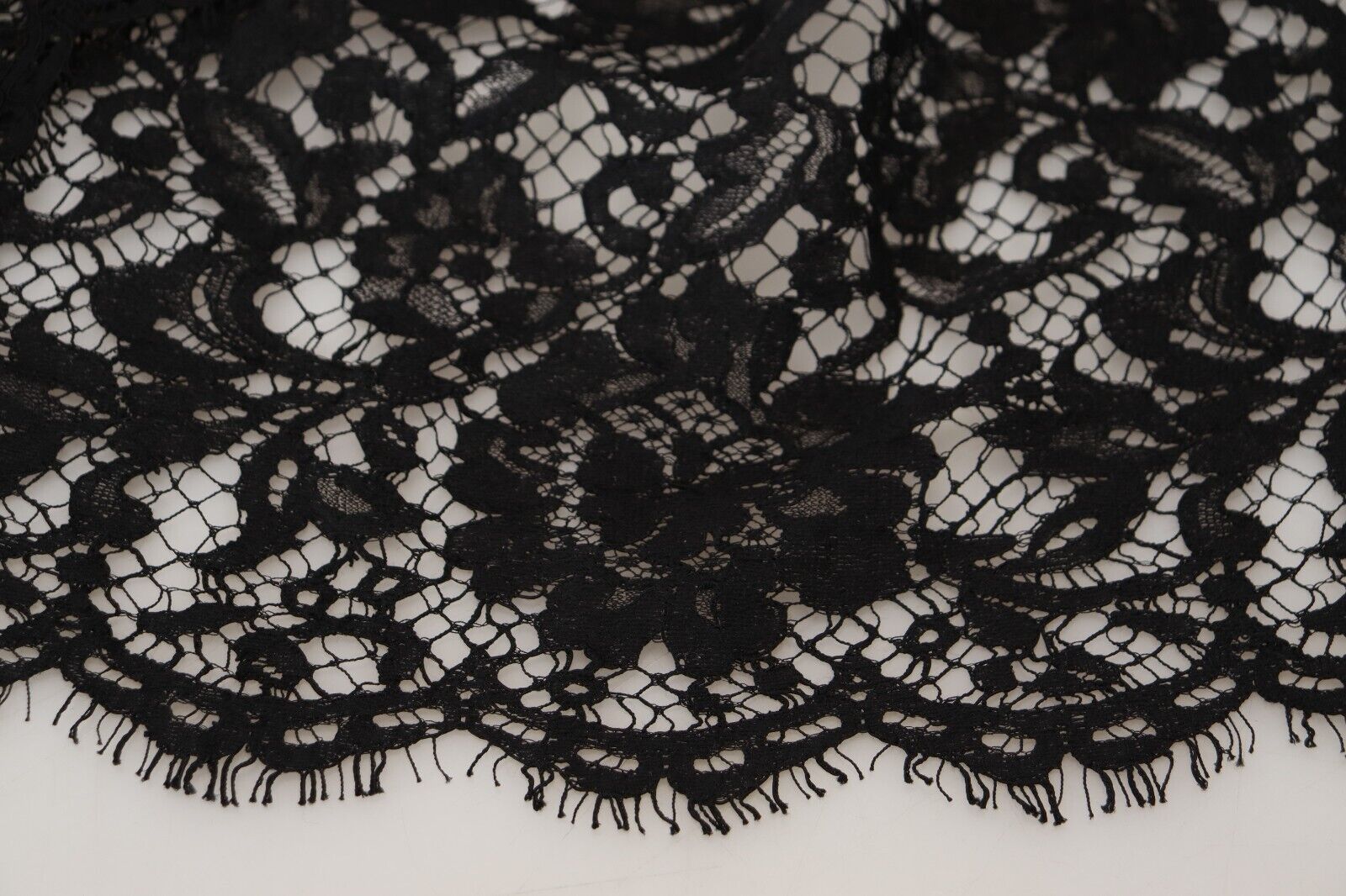 Vestido recto elegante de encaje floral negro de Dolce &amp; Gabbana