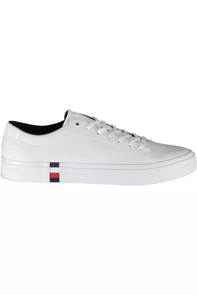 Zapatillas blancas con detalles en contraste y diseño ecológico de Tommy Hilfiger