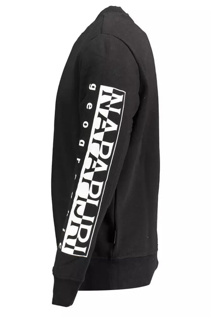 Napapijri eleva tu estilo con una elegante sudadera negra