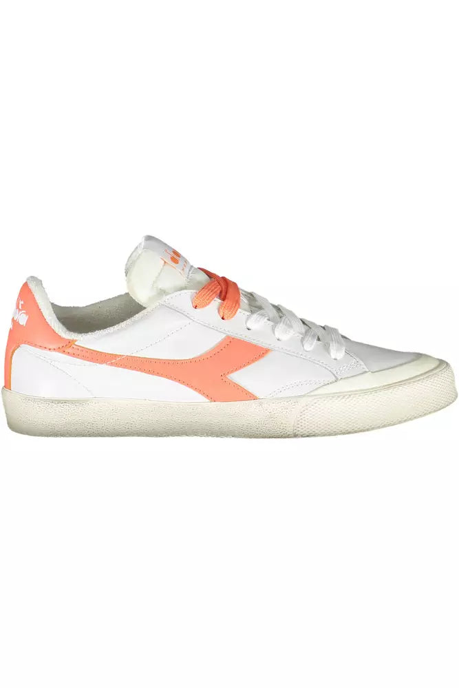 Zapatillas elegantes de piel blanca con cordones de Diadora