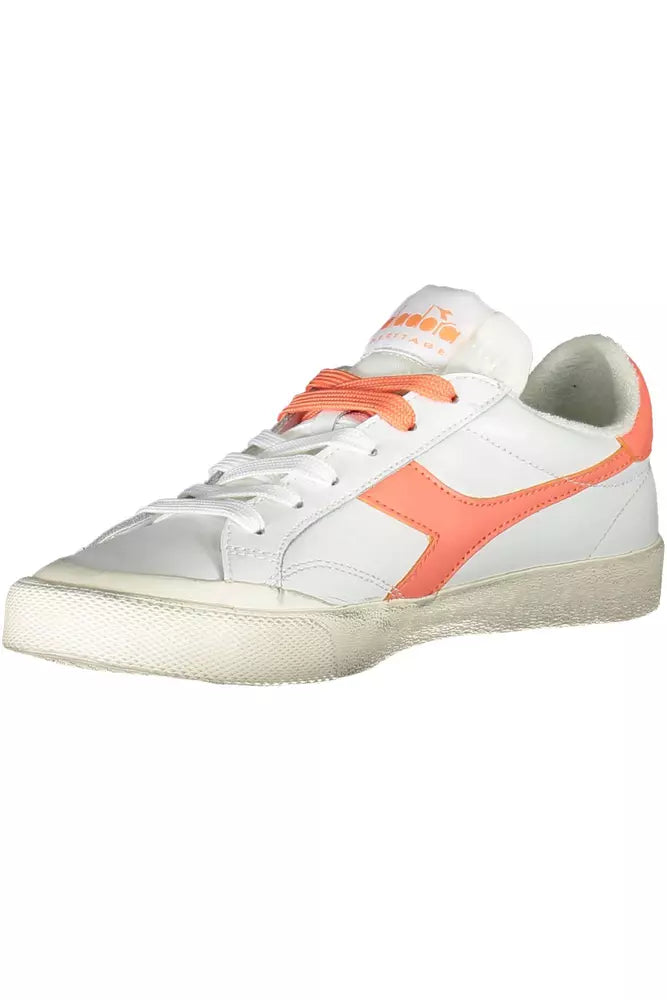 Zapatillas elegantes de piel blanca con cordones de Diadora