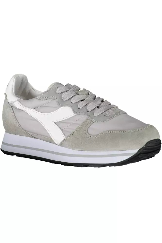 Zapatillas deportivas elegantes con cordones en color gris de Diadora