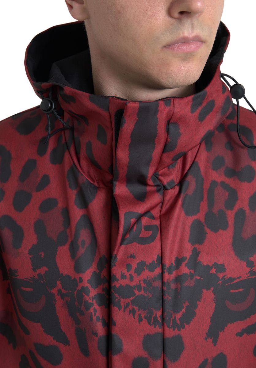 Chaqueta con capucha y estampado de leopardo en rojo radiante de Dolce &amp; Gabbana