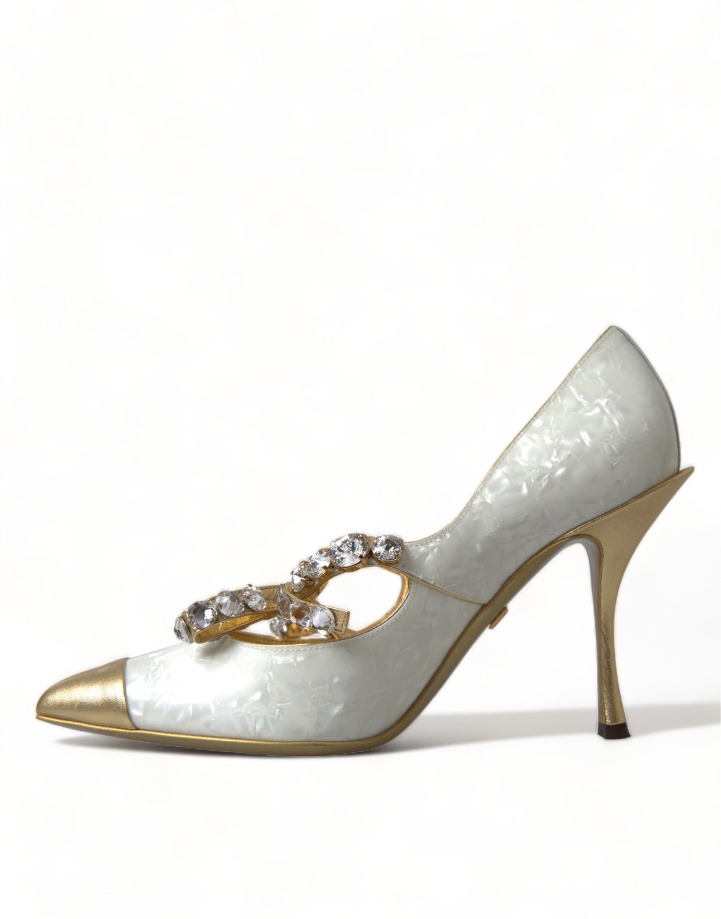 Tacones elegantes de charol blanco con lazo de cristal de Dolce &amp; Gabbana