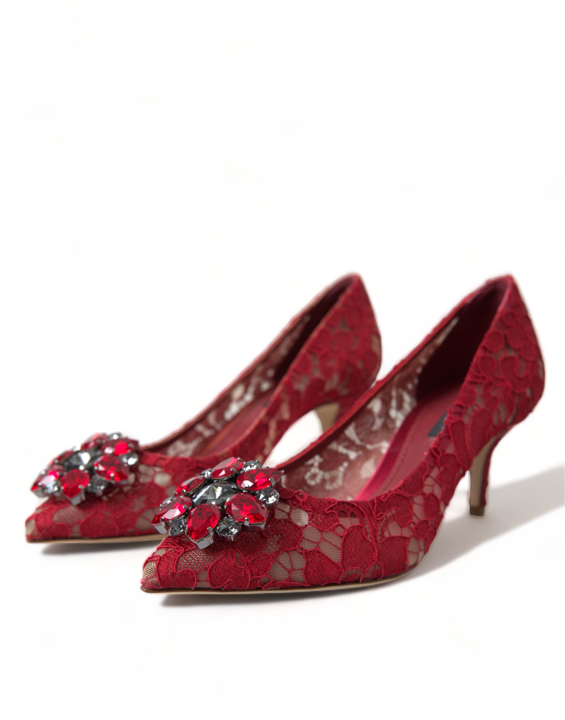 Tacones de encaje rojo radiante con cristales de Dolce &amp; Gabbana