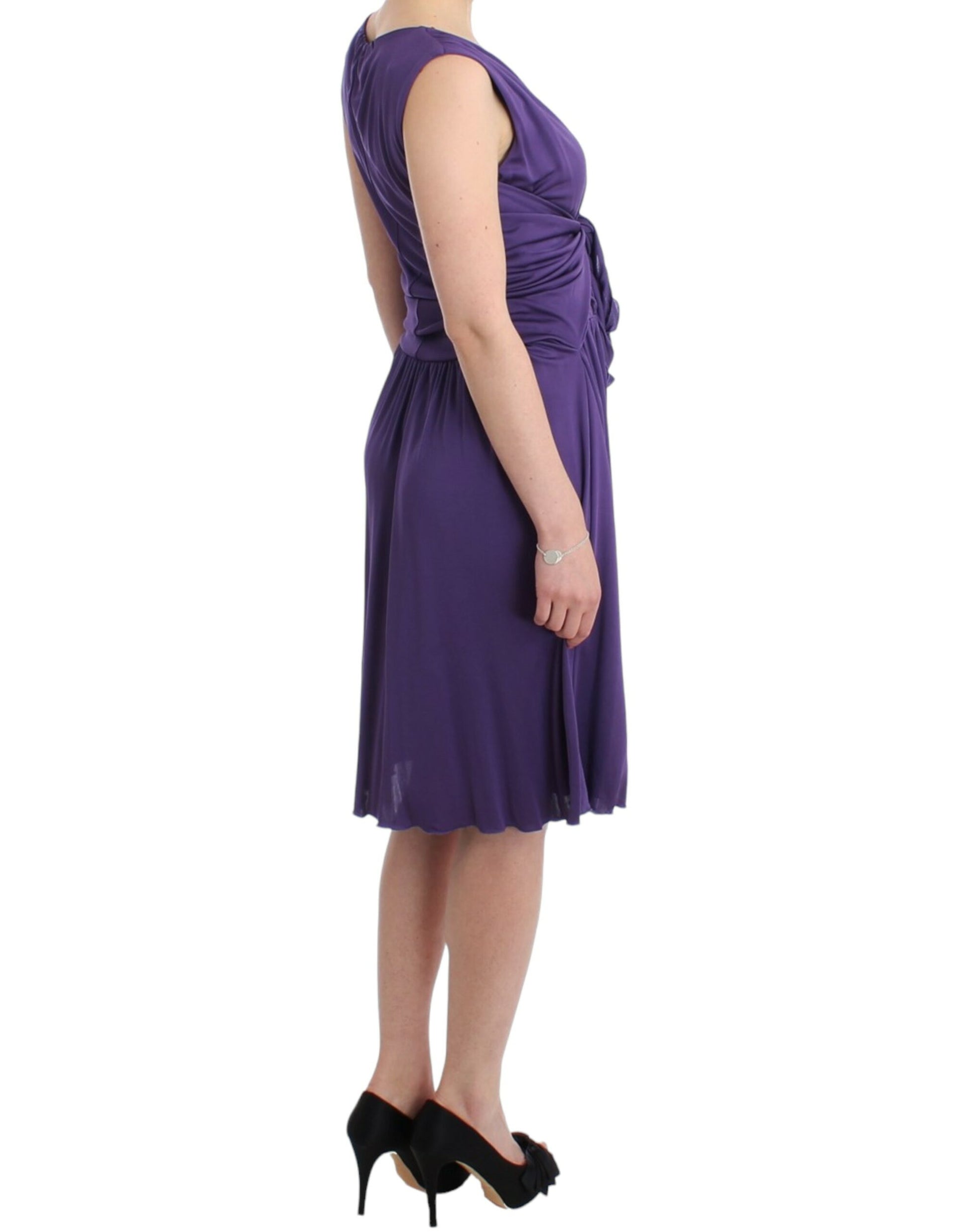 Elegante vestido morado de jersey hasta la rodilla de John Galliano