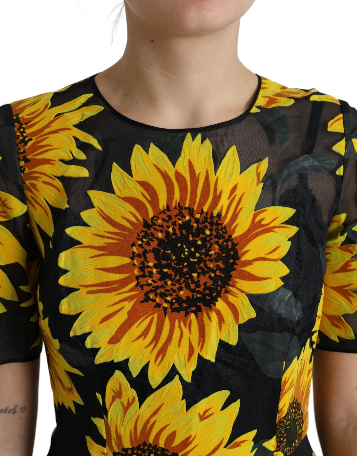 Vestido midi veraniego con estampado de girasoles de Dolce &amp; Gabbana