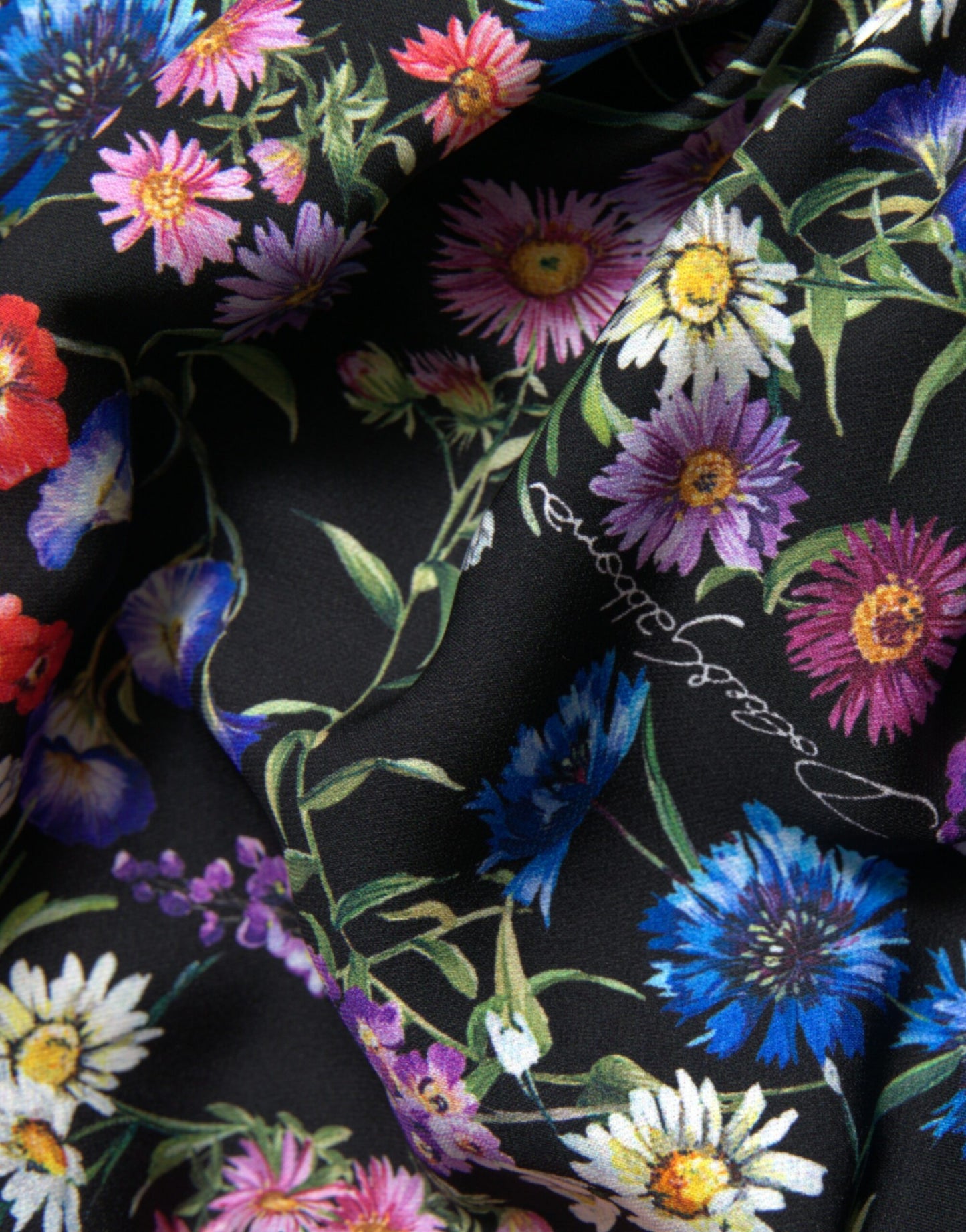 Vestido elegante con hombros descubiertos y estampado floral de Dolce &amp; Gabbana