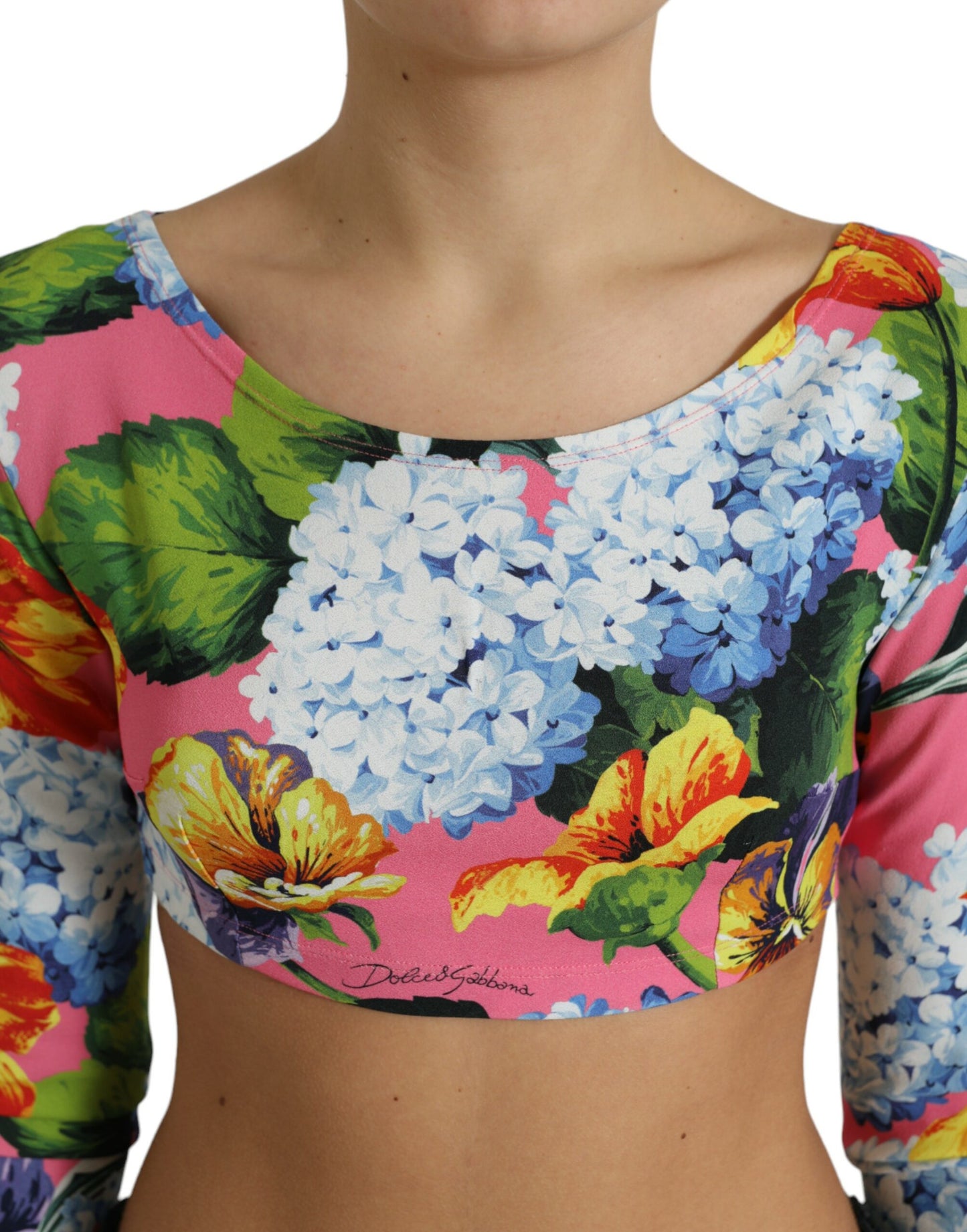 Blusa corta elegante con estampado floral de Dolce &amp; Gabbana