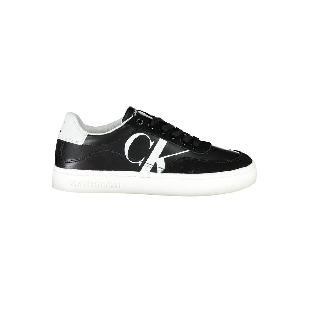 Zapatillas elegantes con cordones y detalles en contraste de Calvin Klein en color negro