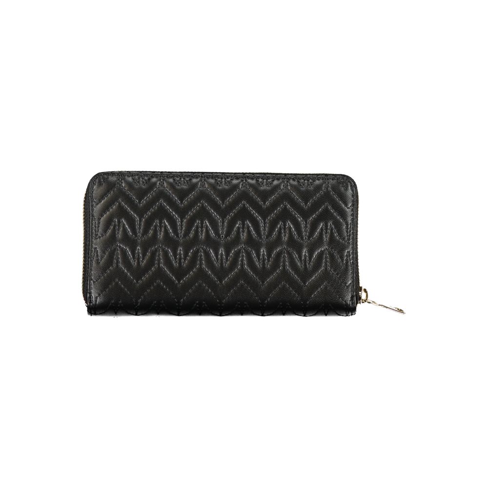 Elegante cartera negra con detalles en contraste