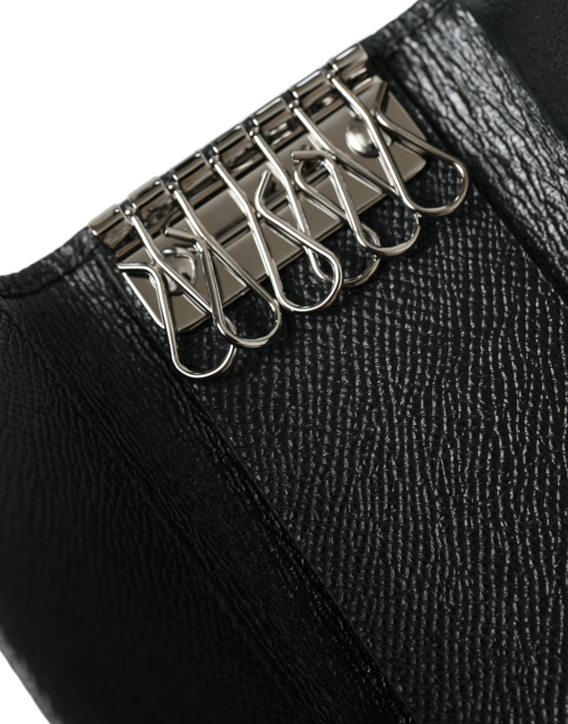 Llavero triple plegable con placa del logo en piel de becerro negra