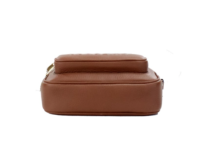 Bolso bandolera pequeño de cuero marrón tostado con marca para cámara