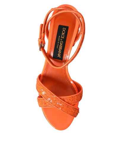 Sandalias con tiras en el tobillo y lentejuelas en color naranja de Dolce &amp; Gabbana