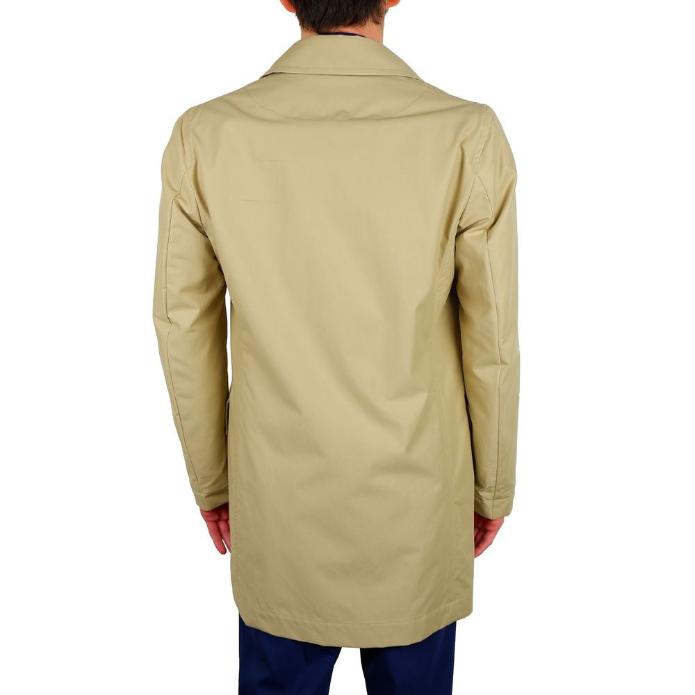 Gabardina clásica beige Aquascutum: elegancia atemporal