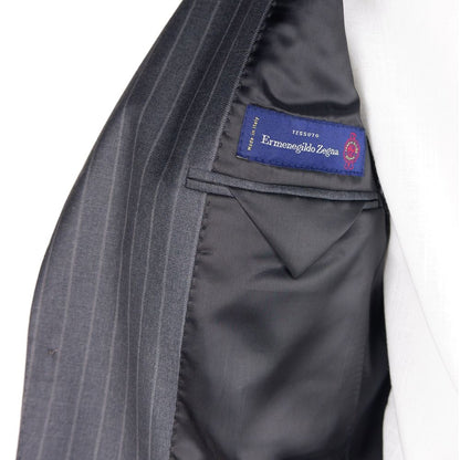 Traje de lana virgen gris fabricado en Italia