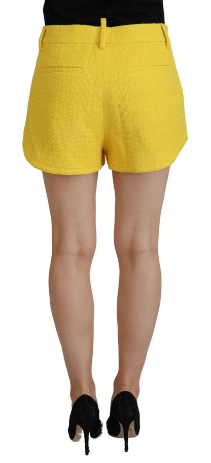 Conjunto de blazer y pantalón corto con doble botonadura y cuello alto en amarillo de Dsquared²