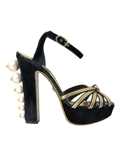 Sandalias y zapatos de tacón con adornos dorados y negros de Dolce &amp; Gabbana